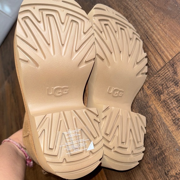 UGG Chestnut Suede Boots platform - Picture 6 of 14